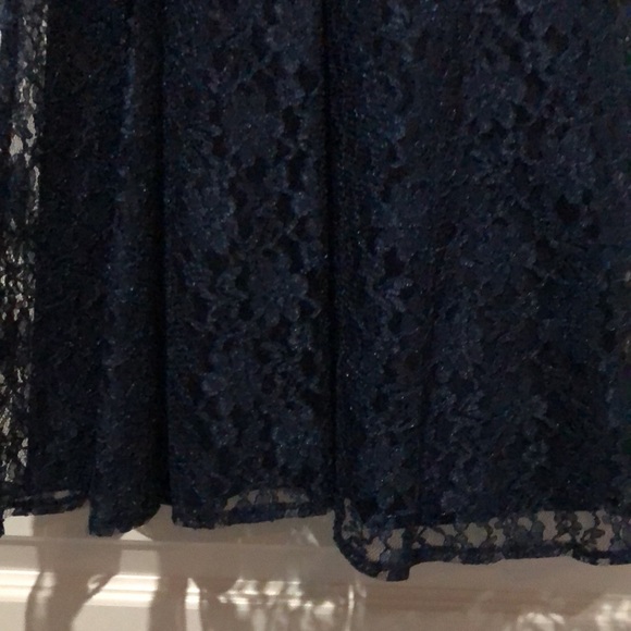 Vintage Lace Dress with shoulder pads - Picture 5 of 8